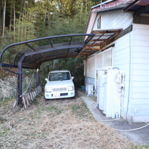 裏庭車庫の様子